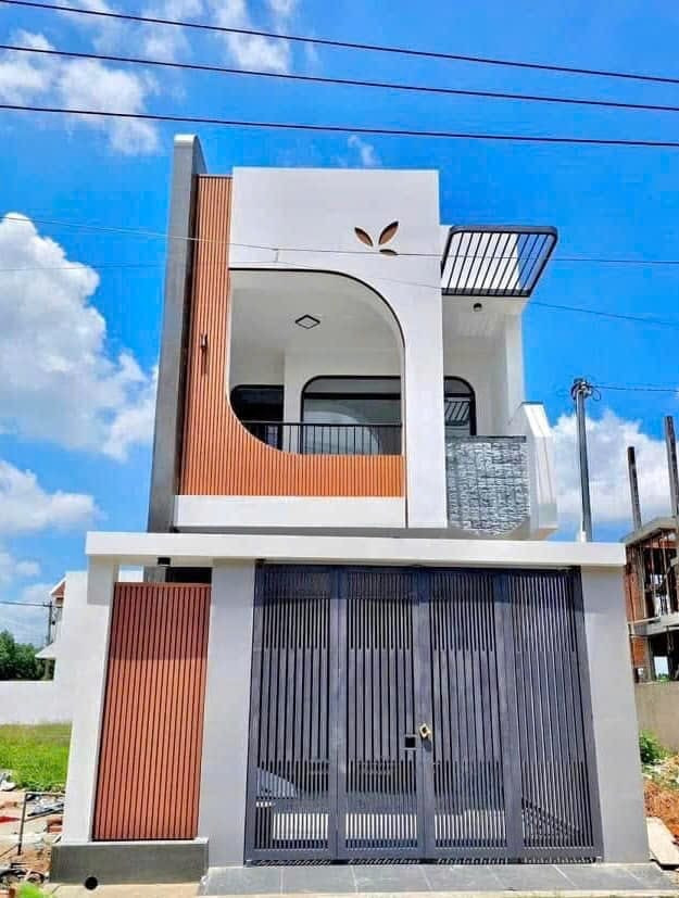 Cần bán căn nhà 1 trệt 1 lầu hiện đại gần trạm thu phí Bửu Long 700tr dọn vào ở