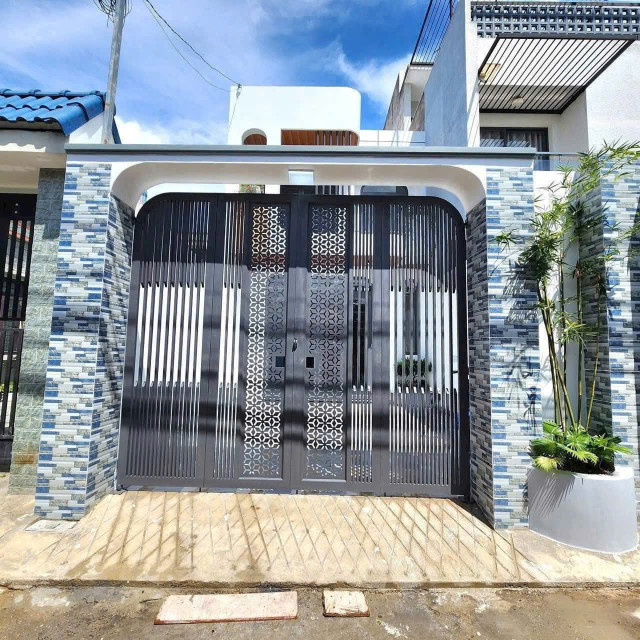 Em Có Căn Nhà 1 Trệt 1 Lầu Nằm Gần Khu Tái Định Cư Đường 8M OTO Đi Thoải Mái Sổ Hồng Riêng