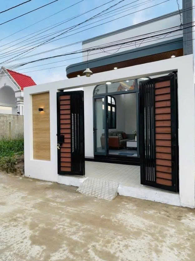 Chủ Ngộp Cần Bán Gấp Căn Cấp 4 Đường Rộng Né Nhau Thoải Mái Có Điện Nước Đầy Đủ