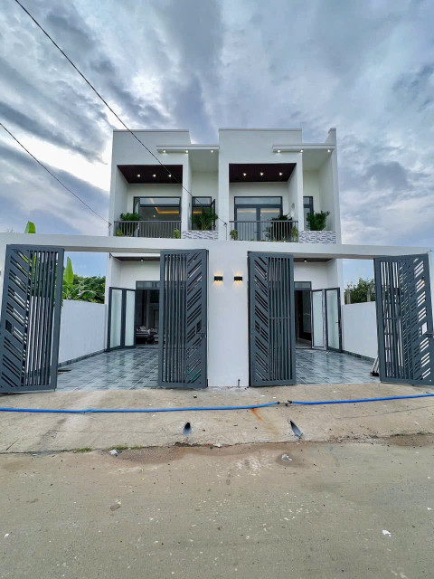 BÁN GẤP CẶP NHÀ LẦU SỔ RIÊNG FULL THỔ CƯ BAO SANG TÊN CÔNG CHỨNG