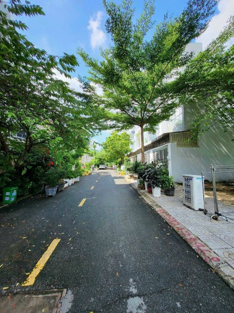 Chính Chủ cần bán Gấp Lô đất Thổ cư 90m2, đã có sổ riêng, đường Trịnh Quang Nghị, KDC Phong Phú, Bình Chánh, giá 1,7tỷ