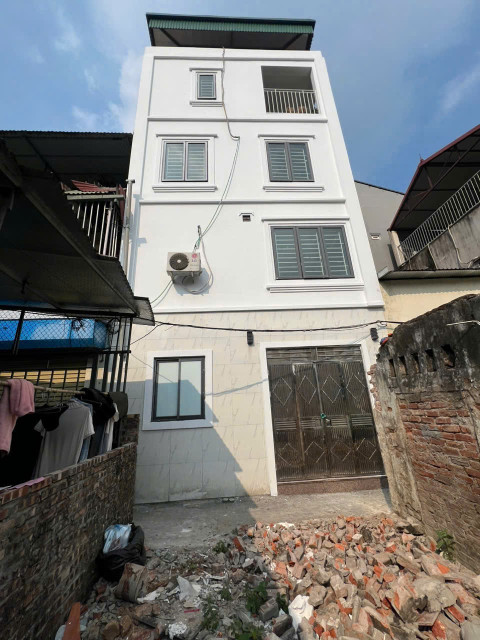 Bán nhà Giang Biên 35m2 x 4,5 tầng sát ô tô, hơn 5 tỷ
