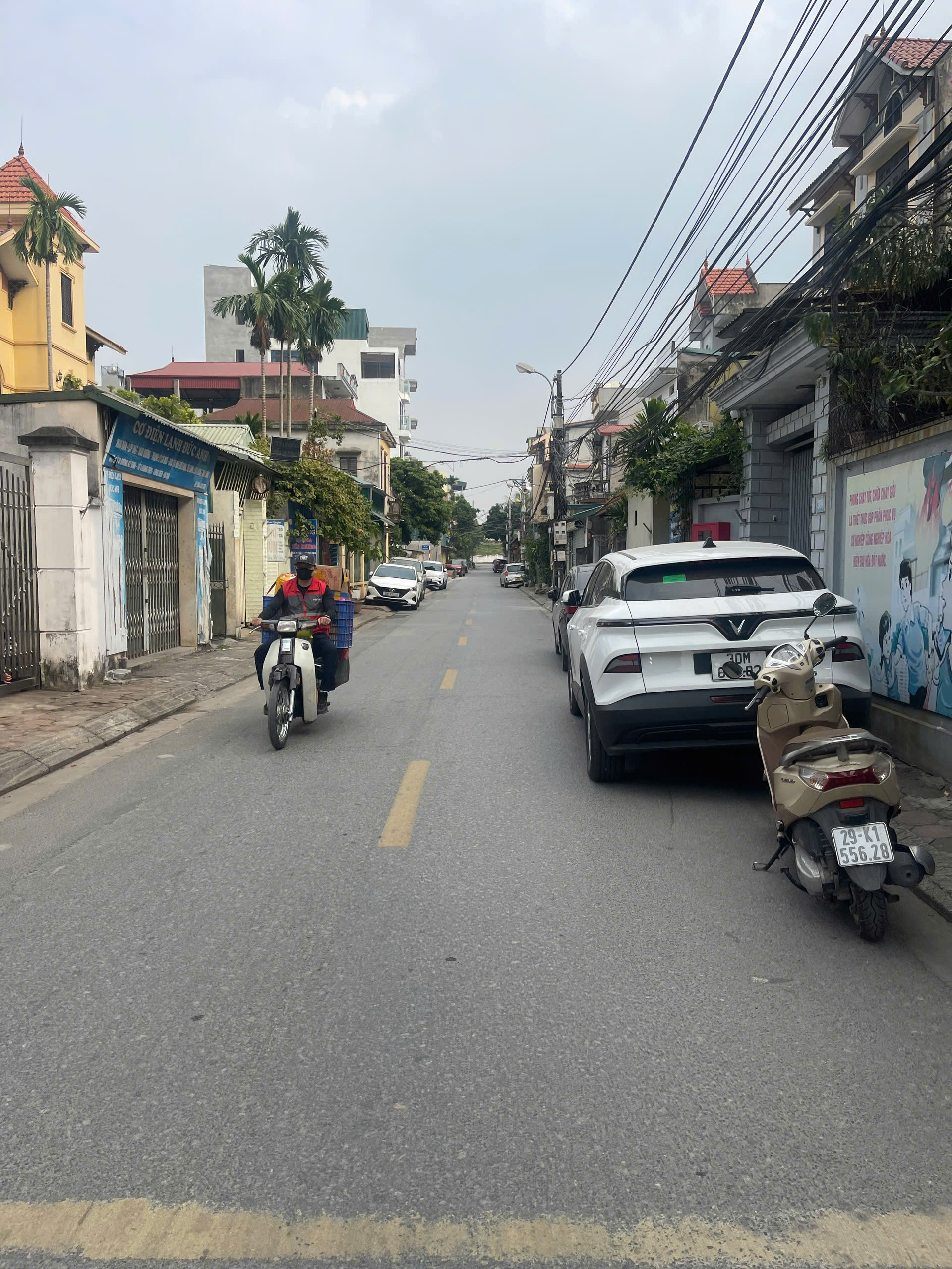 BÁN ĐẤT GIANG BIÊN, LONG BIÊN (trong đê)- CÁCH 20M RA ĐƯỜNG Ô TÔ TRÁNH- XÂY NHÀ Ở HAY ĐẦU TƯ ĐỀU ỔN