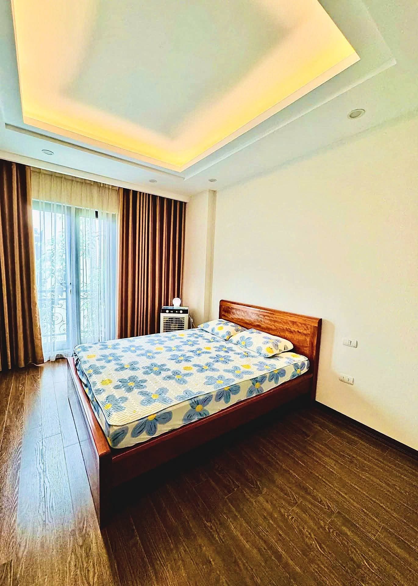 LONG BIÊN 6 TẦNG THANG MÁY CHỈ 6,98Đ