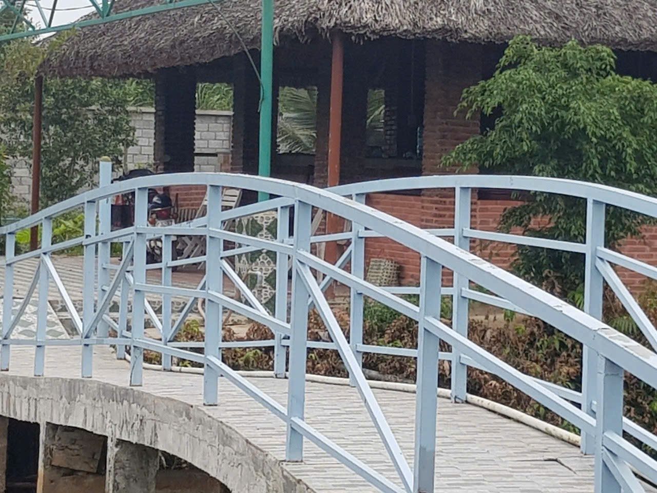 Bán hơn 1ha đất có nhà vườn siu đẹp 
Đường kênh A . Gần Vành đai 3