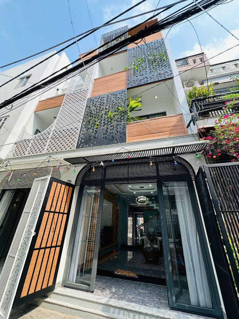 Nhà đẹp 1 trệt 2 lầu gần Aeon Mall, hẻm ô tô, 68m², 4PN, sân thượng, giá 6.75 tỷ TL