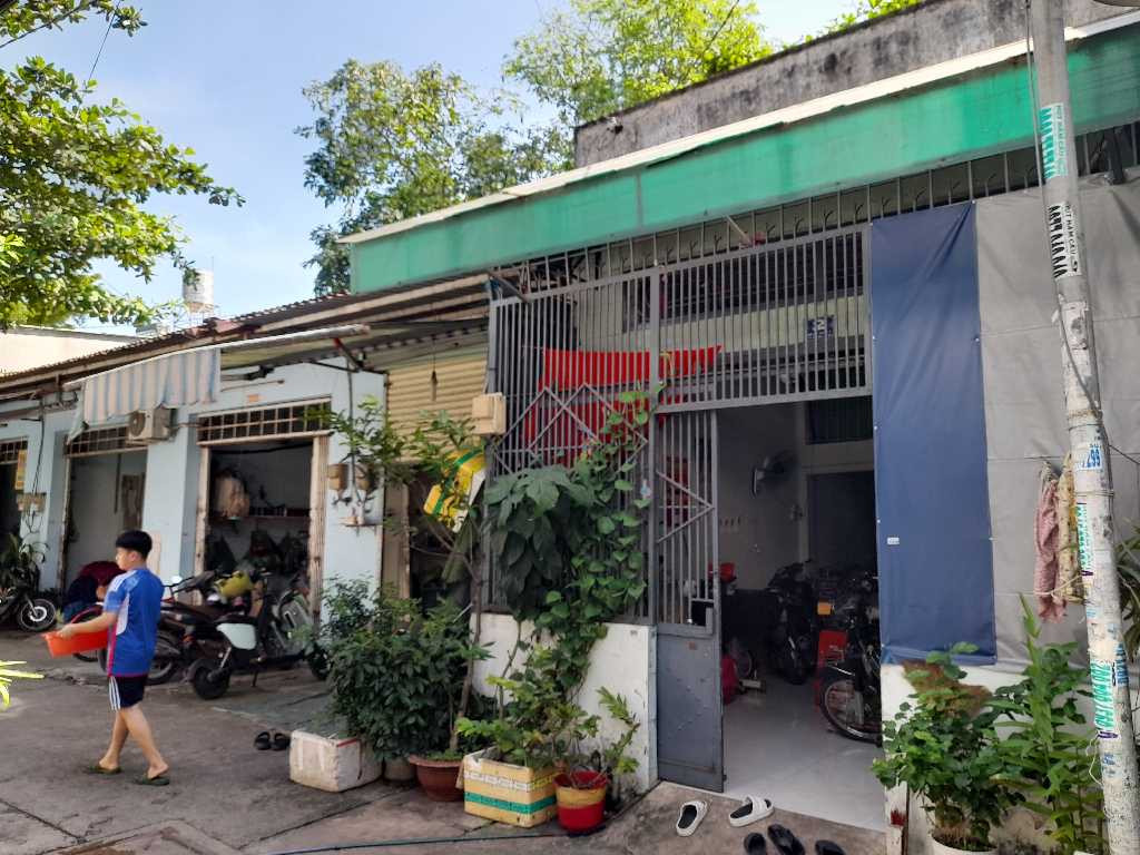 BÁN NHÀ NGAY CÔNG VIÊN KÊNH NƯỚC ĐEN, GIÁP TÂN PHÚ GIÁ CHƯA ĐẾN 3 TỶ