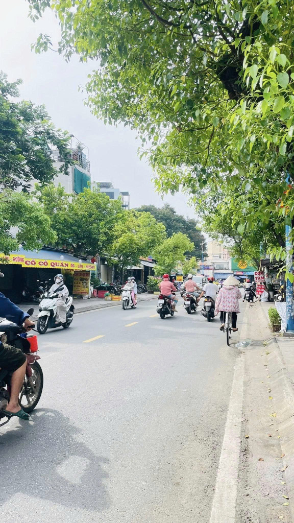 Bán Nhà Mặt tiền   Kênh Tân Hóa - gần Thoại Ngọc Hầu, 4.3x15m, 2 Tầng - 2PN, 7.5 tỷ.