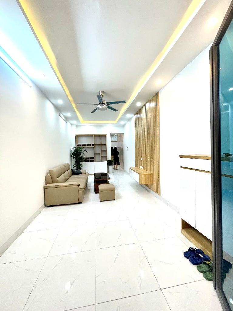HÒA BÌNH ĐỐNG ĐA, HÀNG HIẾM GẦN PHỐ - NHÀ MỚI ĐẸP XÁCH VALY ĐẾN Ở LUÔN - CHỦ TẶNG NỘI THẤT XỊN XÒ