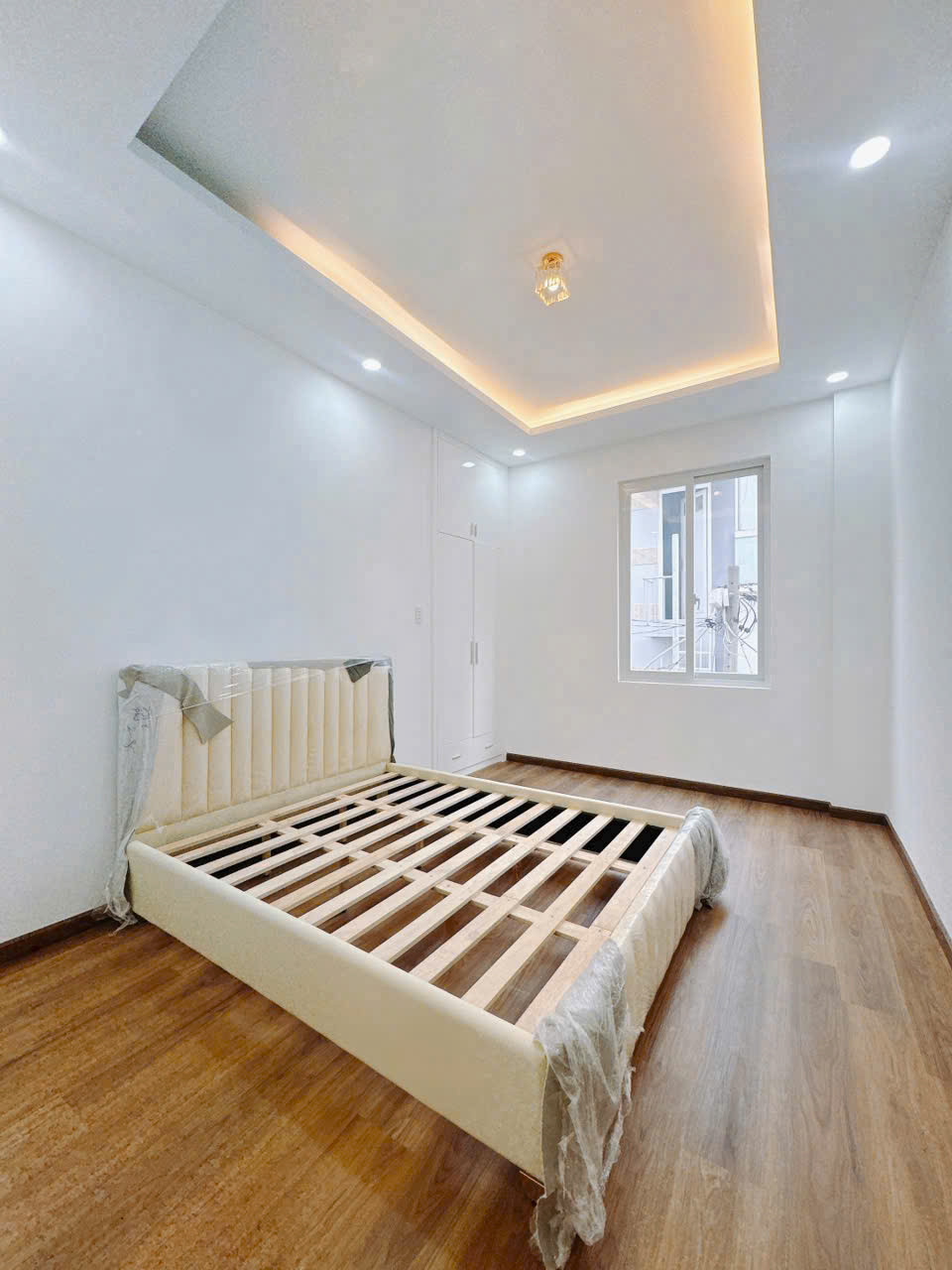 CẦN BÁN THIẾT KẾ SANG TRỌNG 5 TẦNG - QUẬN 4 CHỈ 6 tỷ 350tr