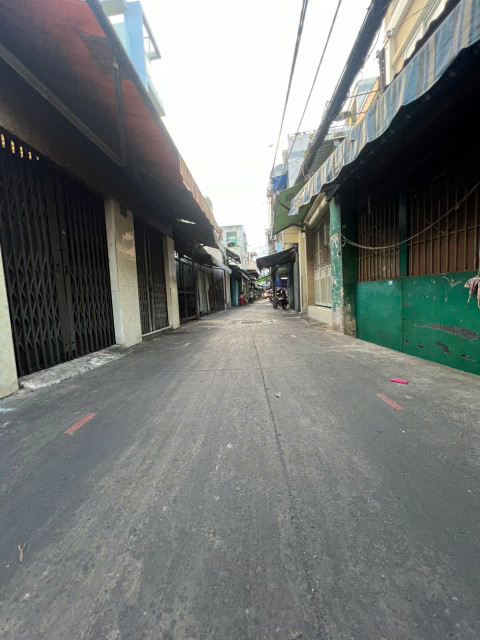 MẶT TIỀN ĐƯỜNG SỐ KHÁNH HỘI 
DIỆN TÍCH SỬ DỤNG 50 M2
CÓ 2 TỶ