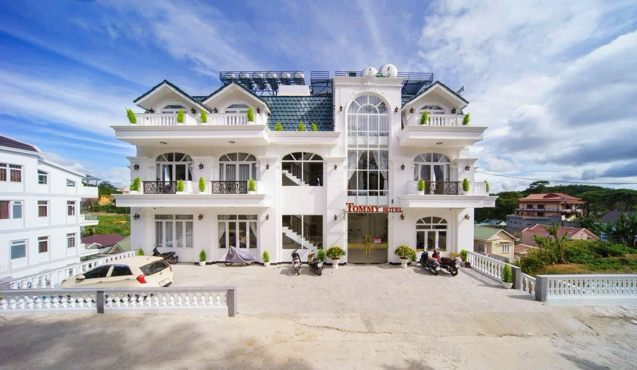 CHÍNH CHỦ GỬI BÁN KS 2 MẶT TIỀN KHE SANH - P10 - TP. ĐÀ LẠT