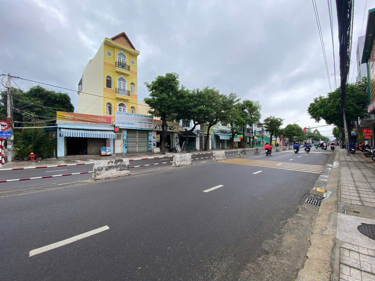 Bán nhà mặt tiền Lê Hồng Phong , Nha Trang .
Diện tích 130m bán 10,5 tỷ  Ngọc Bích Land