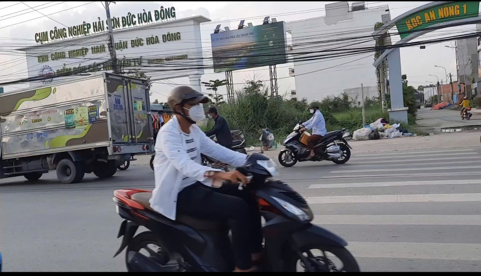 NHÀ VỊ TRÍ ĐẸP - TRỤC THƯƠNG MẠI - 2 MẶT TIỀN - Chính Chủ Bán Nhà Xã Đức Hòa Đông, Đức Hòa, Long An