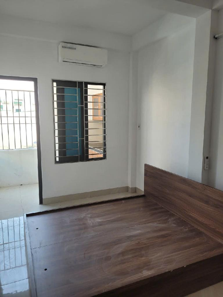 HƠN 5 TỶ-NHÀ YÊN XÁ-MỚI KOONG-7 TẦNG THANG MÁY-5 NGỦ-25TR/THÁNG