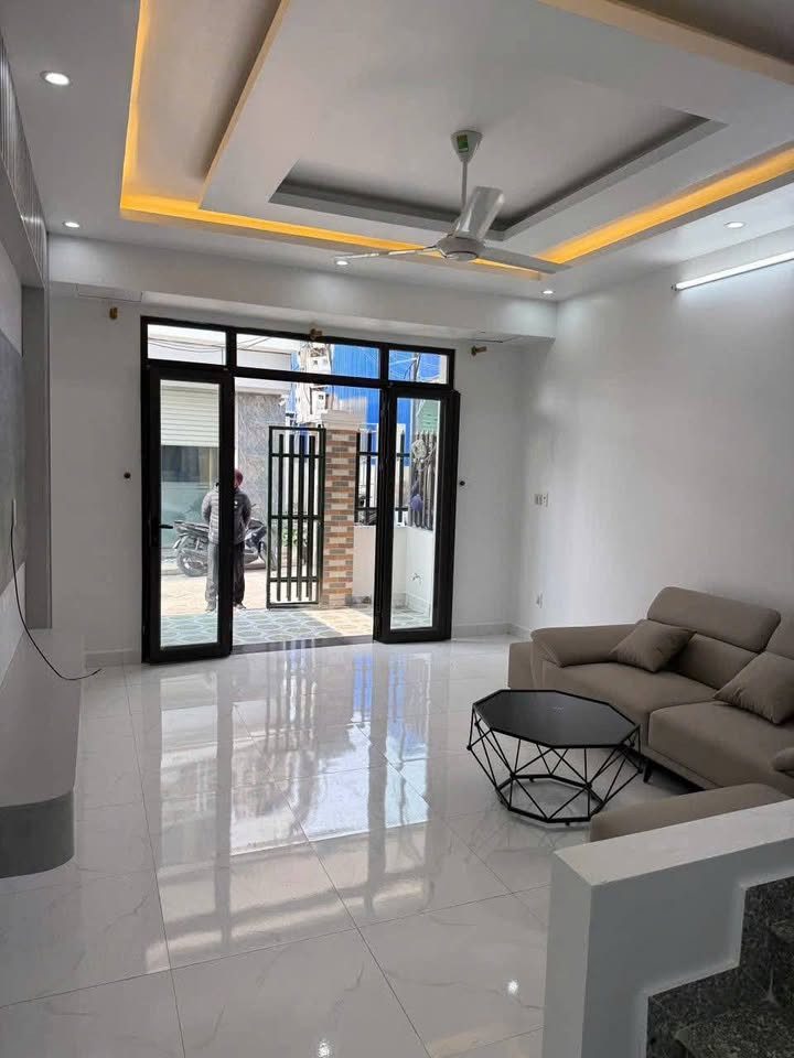 Bán nhà Văn Phú, Hà Đông, 47m2, 4 tầng, mặt tiền 4,5m, giá bán 7,3 tỷ, ô tô đỗ gần, CẦN GẤP