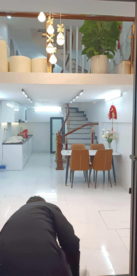 BÁN NHÀ KHÚC THỪA DỤ 30M – 6 TẦNG NỘI THẤT SANG XỊN – VÀI BƯỚC RA PHỐ - TRUNG TÂM CẦU GIẤY – NHÀ ĐẸP Ở LUÔN