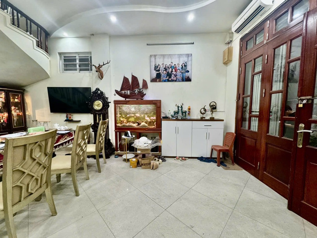 NHÀ CHỦ TỰ XÂY CHẮC CHẮN KHÁCH VỀ Ở NGAY - NHÀ 4 TẦNG LÔ GÓC 15 M RA MẶT PHỐ - KINH DOANH NHỎ QUÁ ĐẸP.