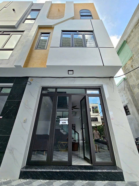 Nhà 3 tầng Mới tinh Khúc Thừa Dụ - Vĩnh Niệm, 42m, giá 3.1 tỉ