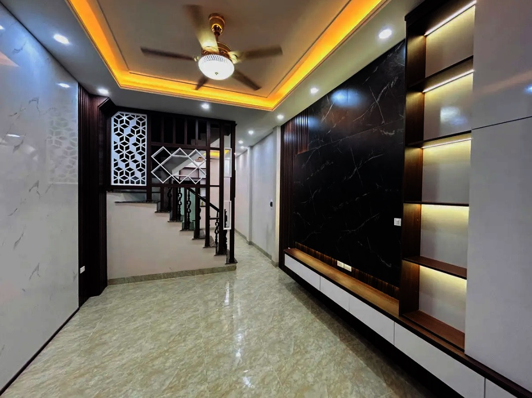 Siêu phẩm Nhà Mới 5 Tầng – 41m² –Gần Phố-Khương Đình – Thanh Xuân – Giá 10.8 Tỷ