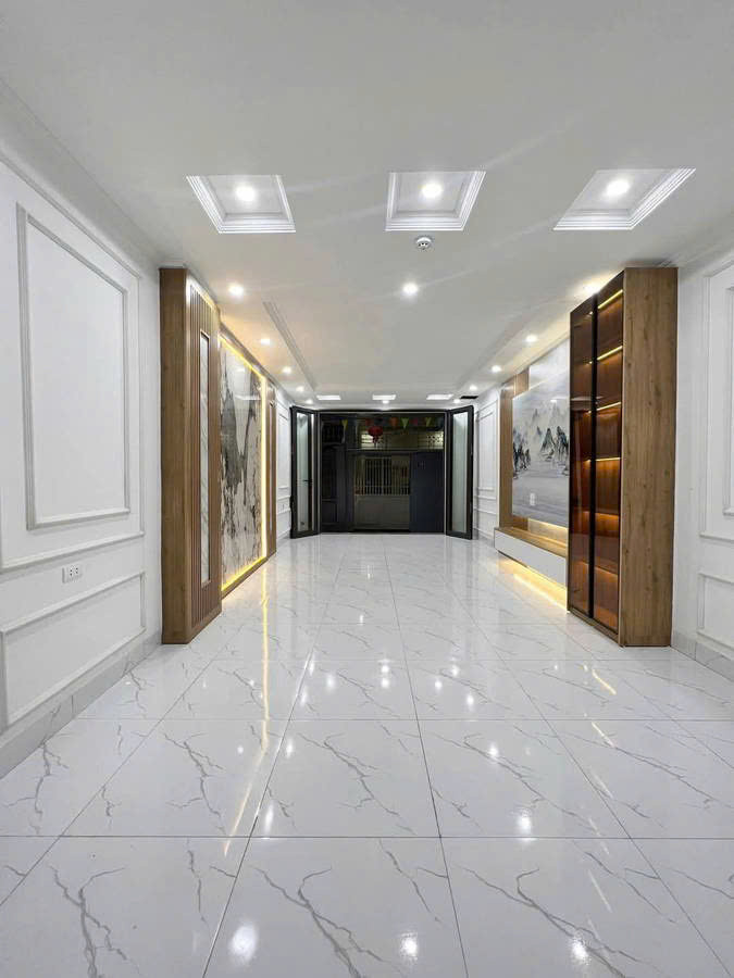 Bán nhà Khương Hạ, ngõ thông, 15m ra mặt phố  DT: 42 m2 x 6 tầng, MT: 3,9m chào giá: 11,3tỷ