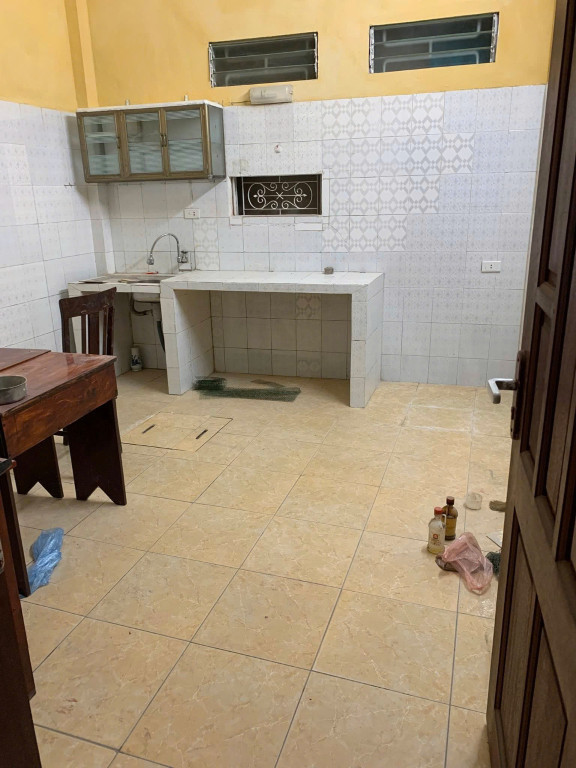 Cho thuê nhà ngõ 27 Khương Hạ, 50m2 x 2.5 tầng, 2 ngủ, 7.5 Triệu ở gia đình, nhóm 4 em