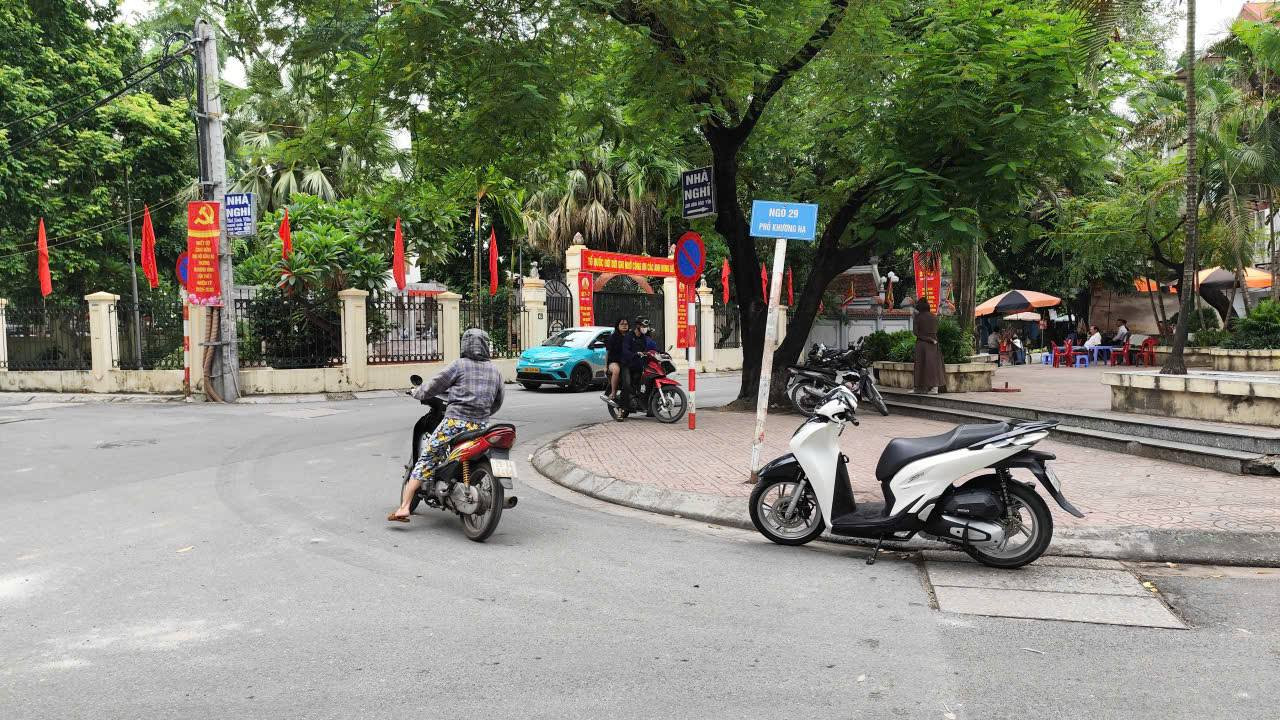 BÁN NHÀ MẶT NGÕ 29 KHƯƠNG HẠ. 450M2 - 3 TẦNG. KINH DOANH. MT 17.4M.