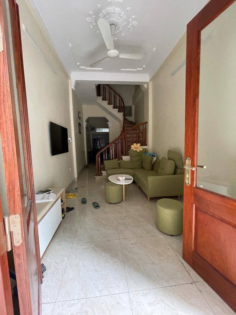 Cho thuê nhà ngõ ô tô Khương Thượng, 4 tầng x 30m2, 4 ngủ, 11.5 Triệu