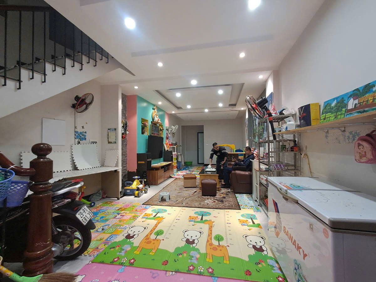 Bán nhanh nhà ngõ thông, 20m ra ô tô tránh Khương Trung DT: 56m, 4,5 tầng MT: 5,3m chào giá 9,6tỷ
