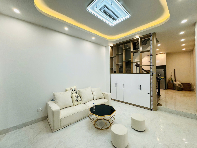 Bán nhà Khương Trung, Thanh Xuân, 3 thoáng, 6 tầng, 8 phòng ngủ, gần ngay phố