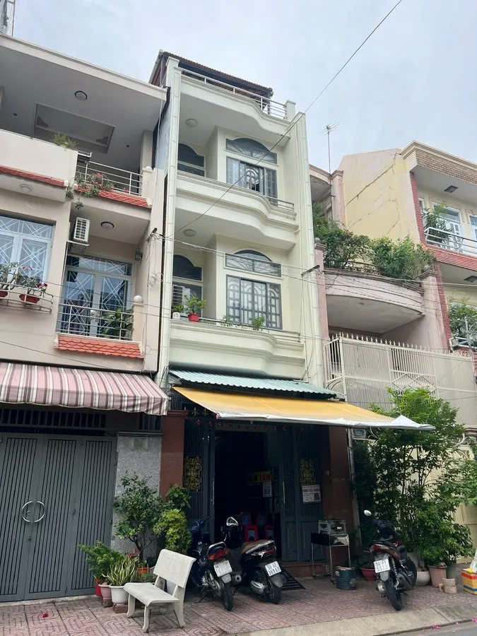 Nhà 3 tầng BTCT Khuông Việt, hẻm 8m có lề, 70m², 3PN, tiện ở và làm vp, chỉ 10.8 tỷ TL