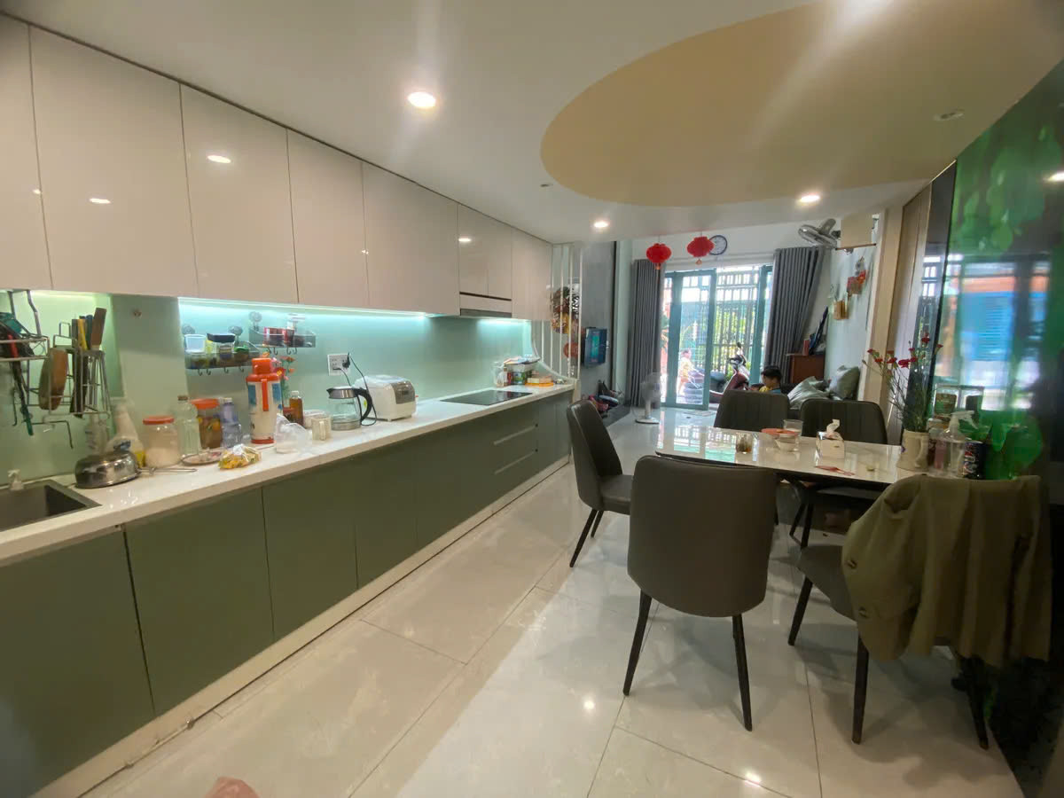 Nhà đẹp 3 tầng Khuông Việt – 102m2 – 7PN – ngang 4.45m – chỉ 11.9 tỷ TL