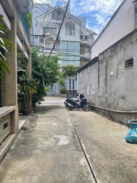 Nhà hẻm sạch , kiên cố, DTSD lên tới 280m2  , doanh thu đang 30tr / tháng