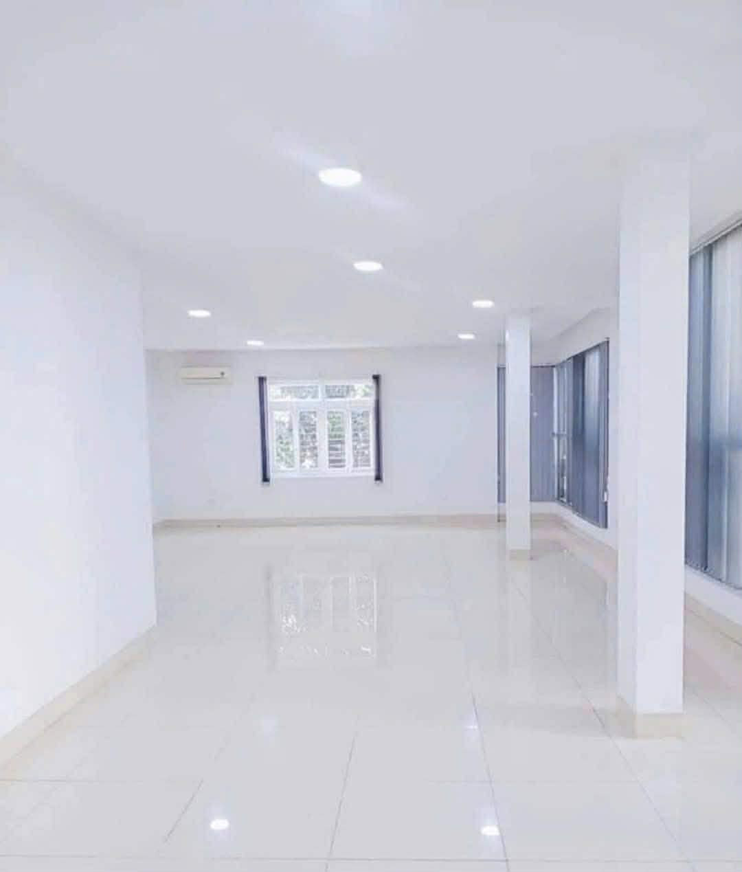 Cho thuê tòa nhà VP vừa ở vừa cho thuê lô góc 120m2 Trâu Quỳ/Gia Lâm 5 tầng đường 22m