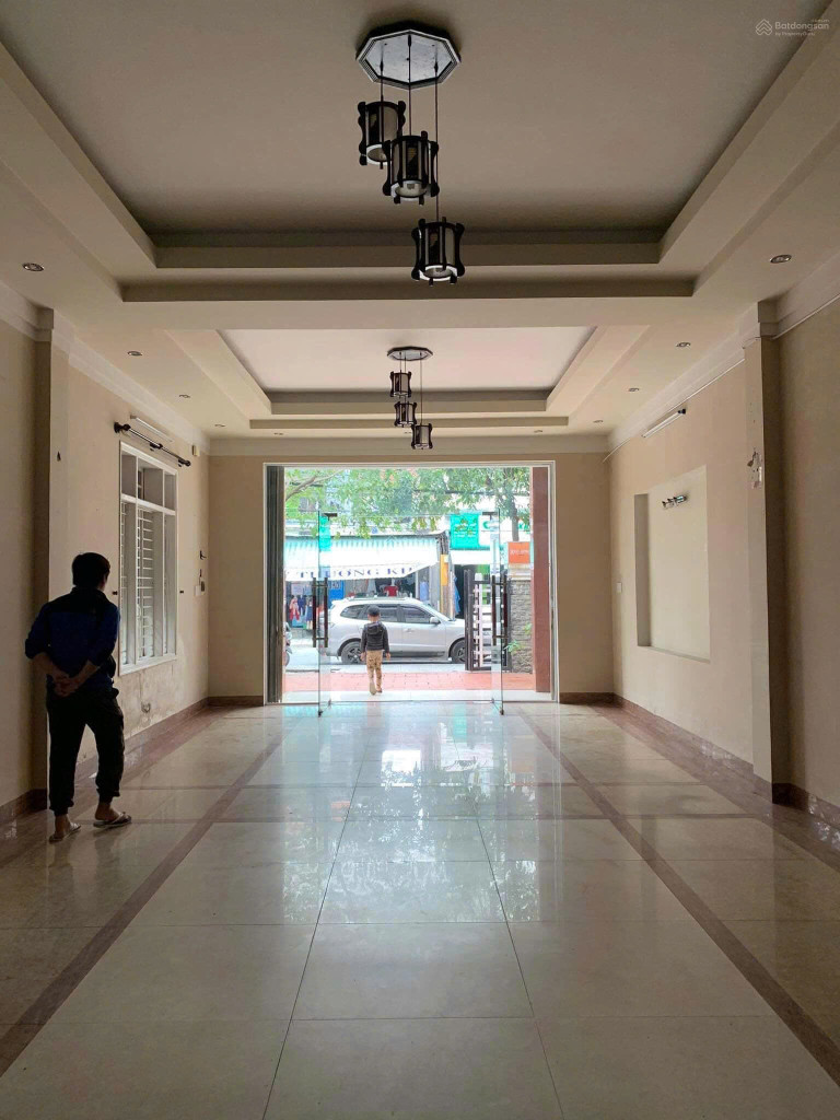 Bán nhà trung tâm - đường Lý Thường Kiệt - Hội An vị trí đắc địa - thích hợp kinh doanh hoặc đầu tư