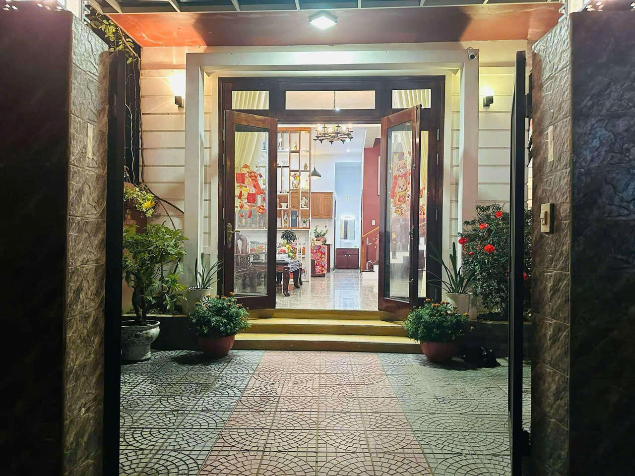🏡 CHO THUÊ NHÀ NGUYÊN CĂN FULL NỘI THẤT – ĐƯỜNG NGUYỄN HOÀNG, KIM LONG, HUẾ!