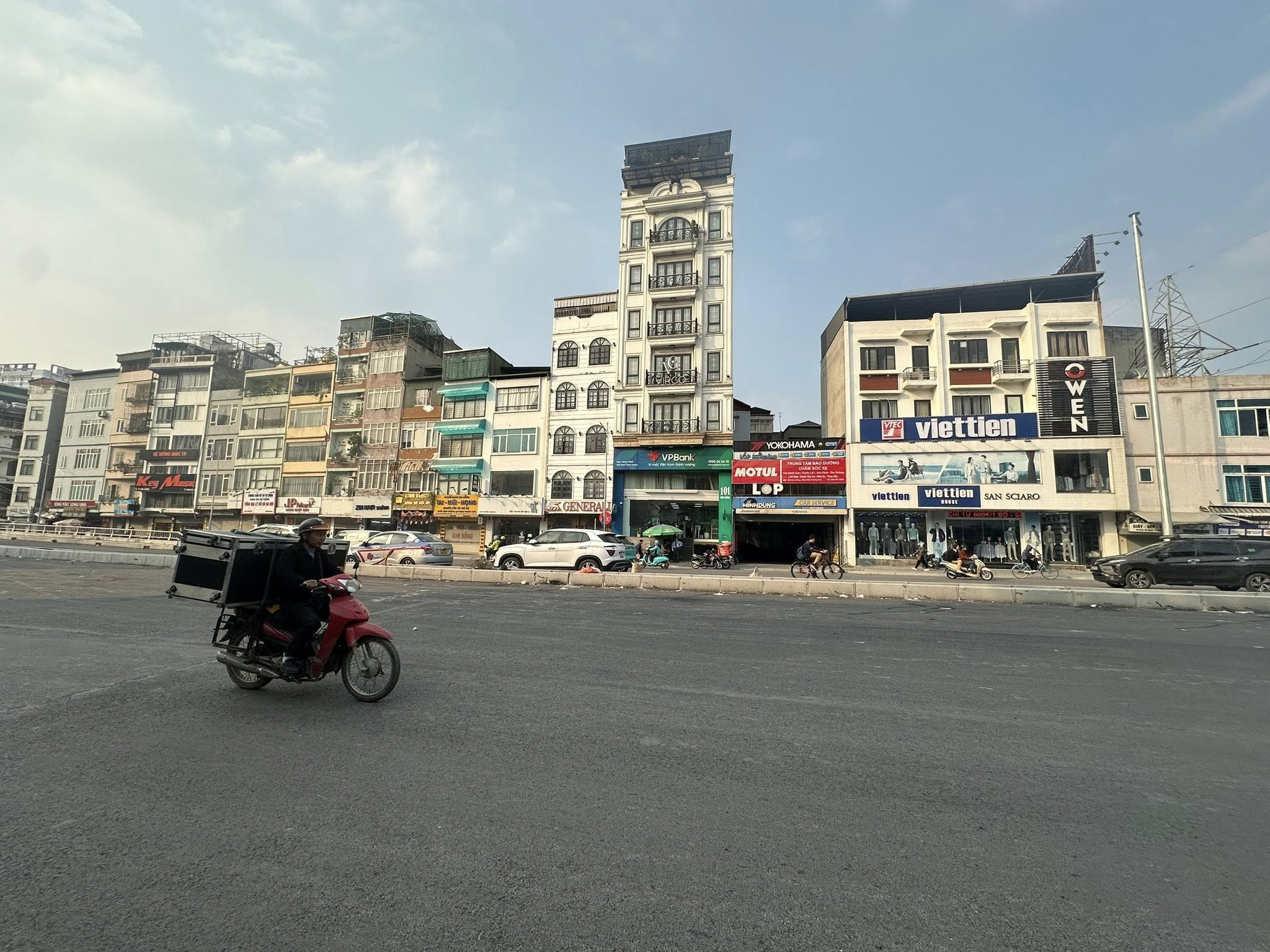 BÁN TÒA NHÀ MẶT PHỐ KIM ĐỒNG. 120M2 - 9 TẦNG. THANG MÁY. THÔNG SÀN.
