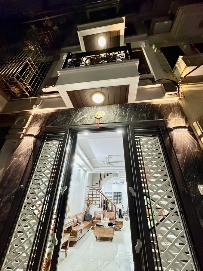 Siêu Phẩm Phân Lô đường Kim Đồng, 52m2 xây 4 tầng, Ngõ thông, Gần Ô tô, Khu vực an sinh tốt