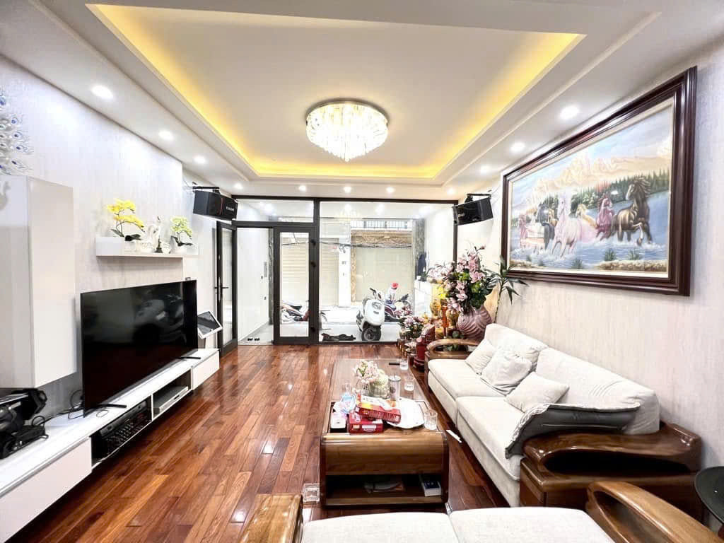 Chủ mót bán nhà phố Kim Giang, ngõ thông ô tô vào nhà  DT 100m, 4 tầng, MT 5m chào giá 19,8 tỷ