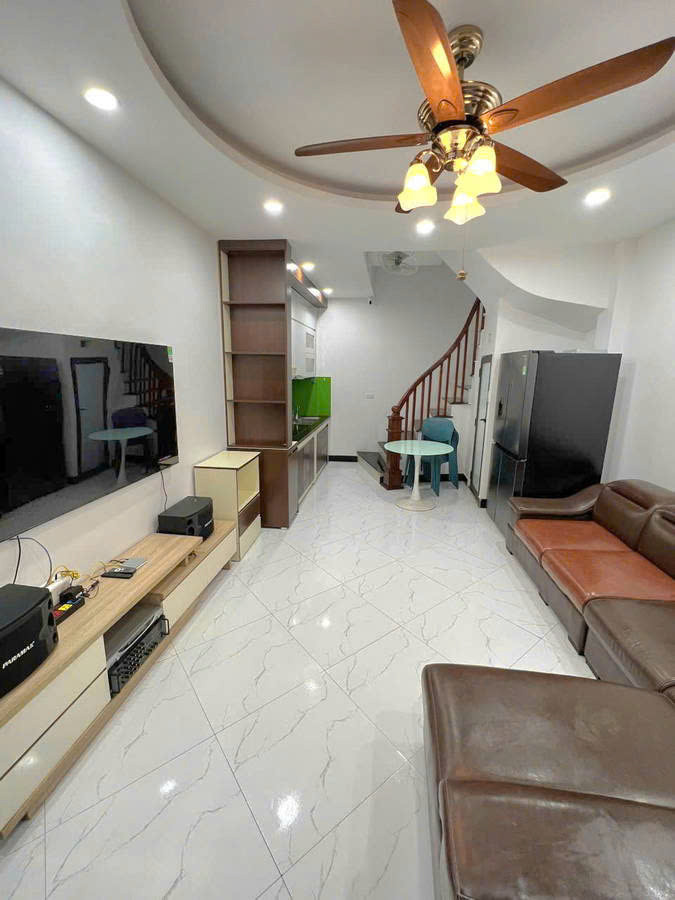 Nhà đẹp phố Kim Giang, ngõ thông, 15m ra ô tô tránh  DT 33m, 5 tầng, MT 3,8m chào giá 6,8 tỷ
