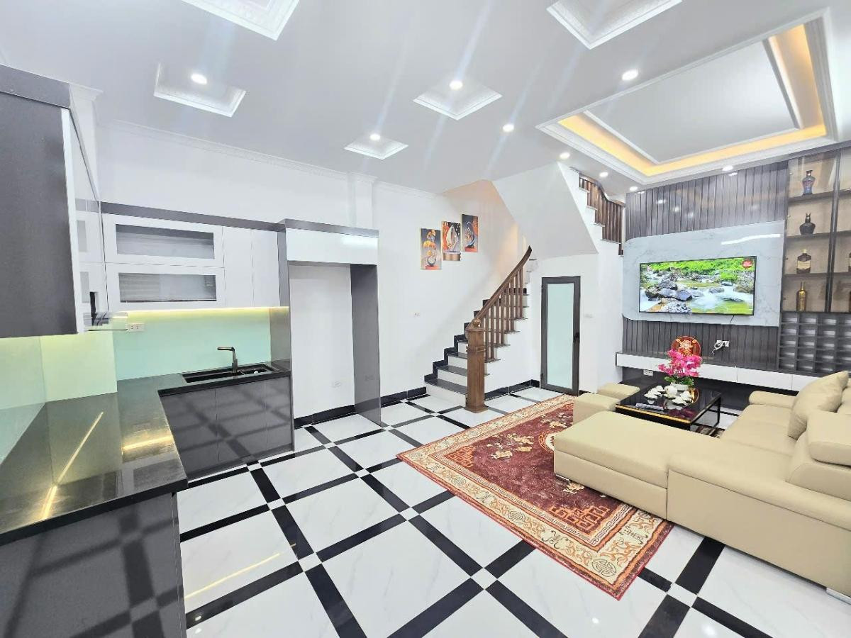 Hơn 6 Tỷ Ô Tô Đậu Cạnh Nhà - TT Hoàng Mai - Nhà Cực Đẹp Về Ở Luôn - Ngõ Thông