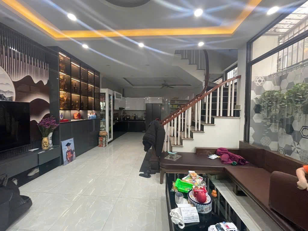 Bán nhà Kim Giang, ngõ rộng, kế bên KĐT Đại Kim bãi đậu xe gần nhà  DT 40m, 4,5 tầng chào giá 8,6 tỷ