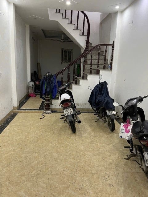 Cho thuê nhà ngõ Kim Giang, 40 m2* 4 tầng 4pn 3vs, 10 Triệu