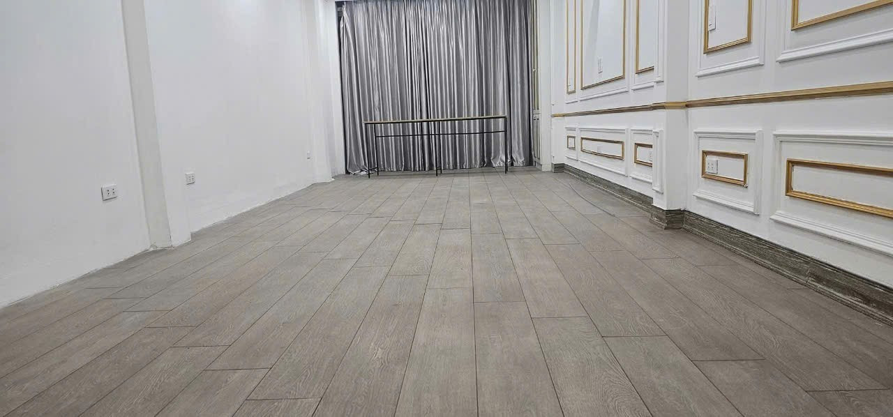 Bán nhà Mặt phố Kim Mã (BĐ) 45m, 5 tầng, mt 3.5m, giá 32.7 tỷ
