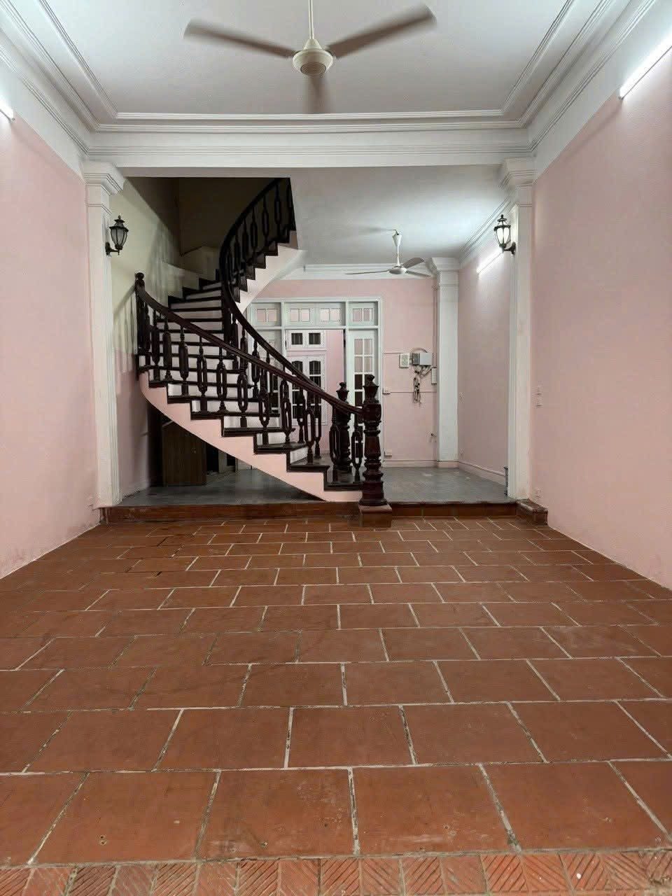 Cho Thuê Nhà Ngõ 371 Kim Mã - Ba Đình 70M² 3 Tầng 4 Ngủ - Ô Tô Đỗ Cửa - Vừa Ở, Vừa Kinh Doanh Đa Dạng - Gần Phố - Giá Thuê 25tr