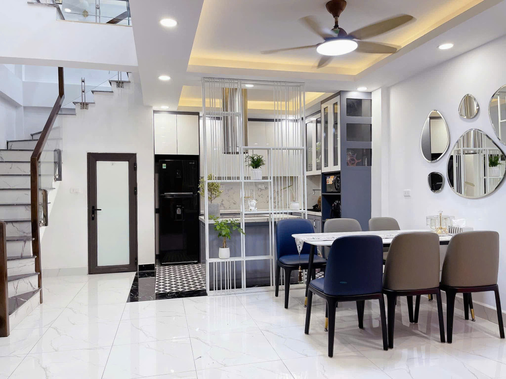 Cho thuê nhà nguyên căn mới kinh kong Kim Ngưu, 45m2 x 5 tầng, 5 ngủ, 20 Triệu