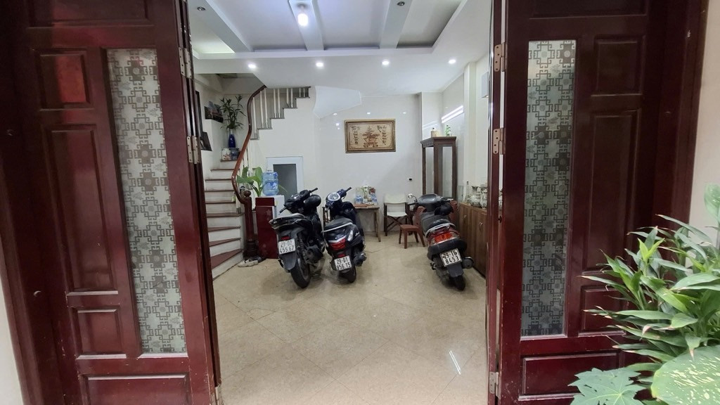 HIẾM – KIM NGƯU – LÔ GÓC – Ô TÔ TRÁNH – SỔ VUÔNG – 5 TẦNG – 40m² – 11.2 TỶ