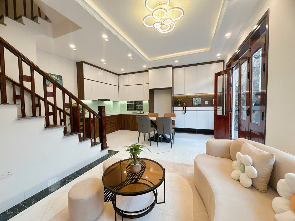 SIÊU PHẨM - VIỆT HƯNG - 43M - MỚI ĐẸP - SÁT Ô TÔ - 3 THOÁNG - NGÕ NÔNG - HƠN 6 TỶ.