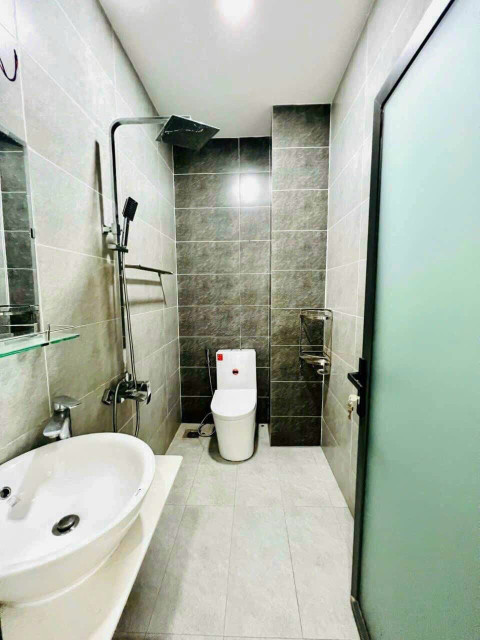 Bán nhà Lã Xuân Oai,Quận 9,50.1m2 Giá 3tỷ9, 1trệt1lững1lầu+4PN+3WC+sân Thượng