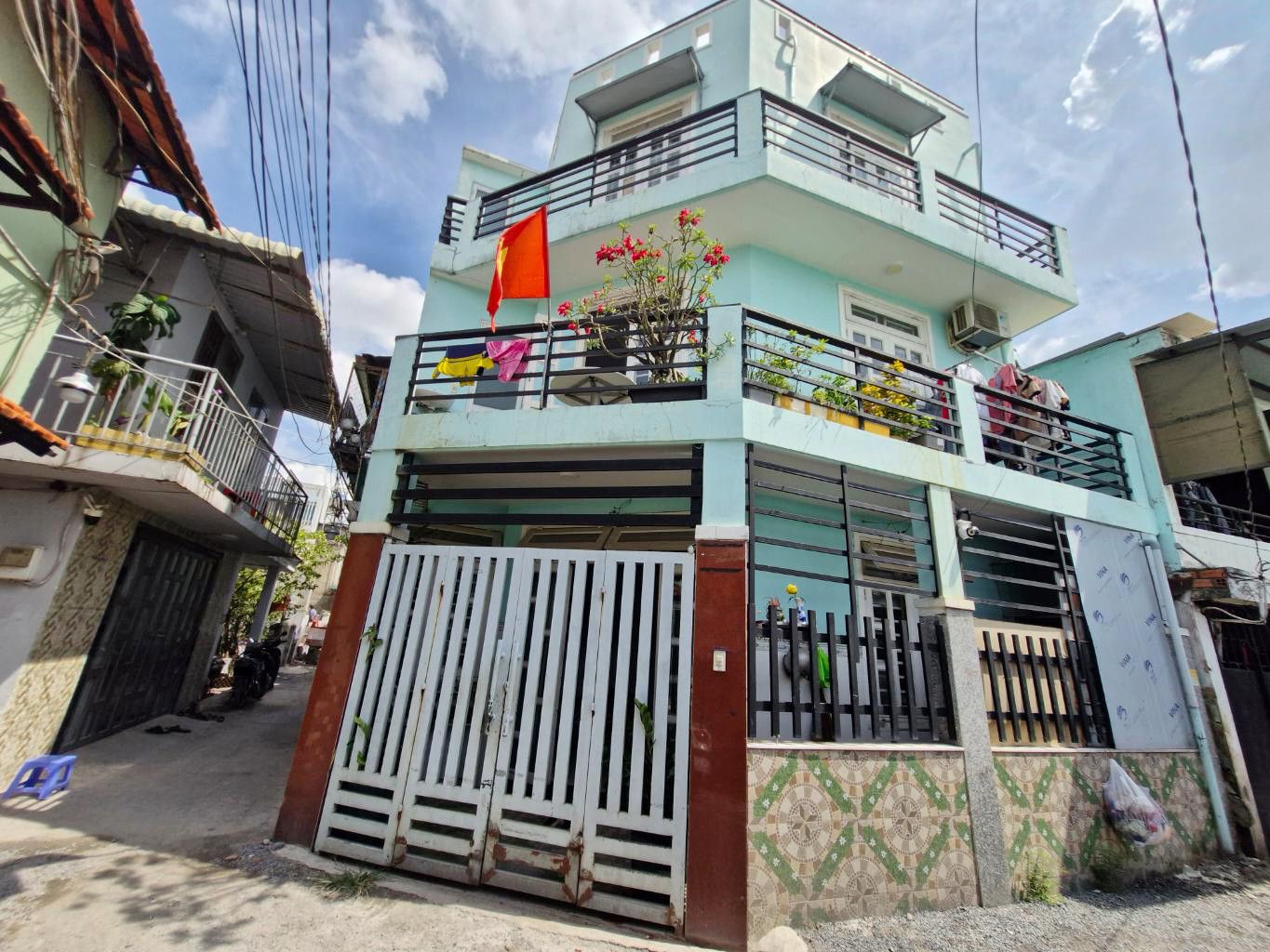 🏡 BÁN NHÀ ĐẸP CĂN GÓC – 3 TẦNG – 40m² (5.42m x 7.64m),  LÃ XUÂN OAI, LONG TRƯỜNG, QUẬN 9